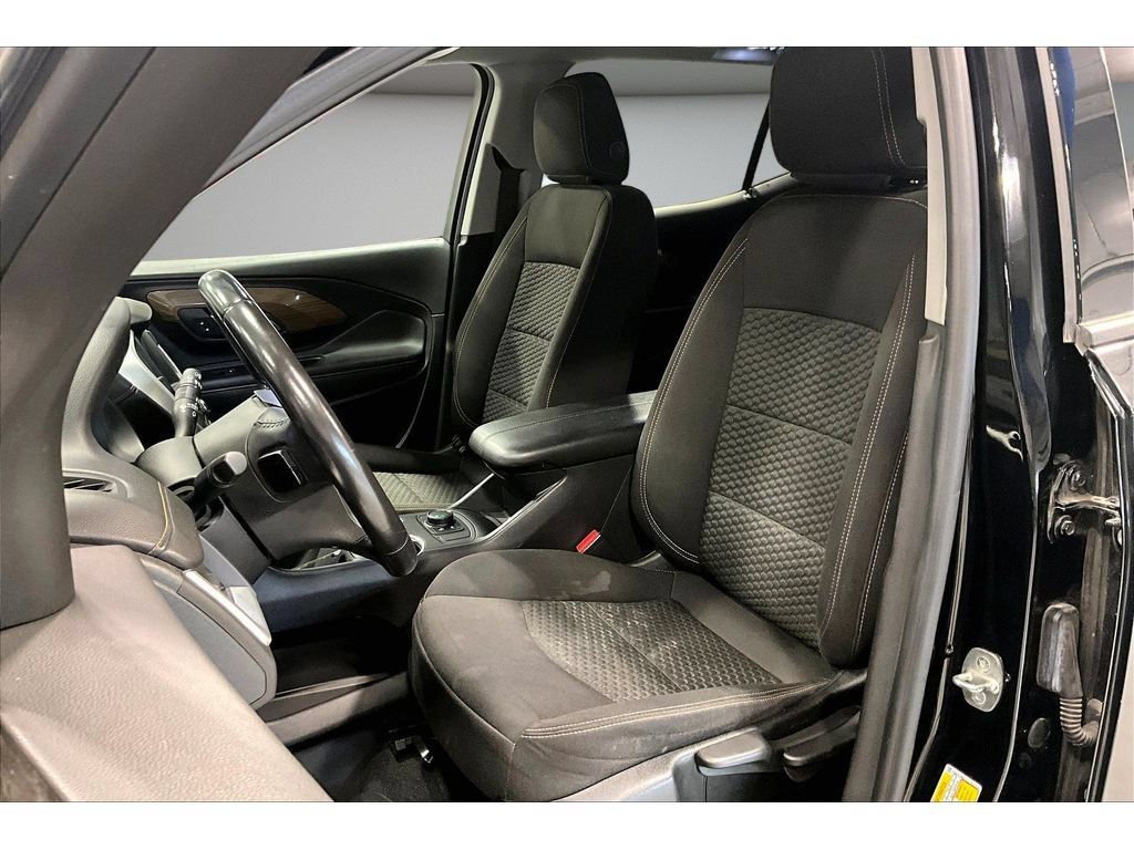 Used 2020 GMC Terrain SLE FWD image 33