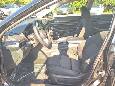 Used 2025 Nissan Altima 2.5 SV FWD image 27