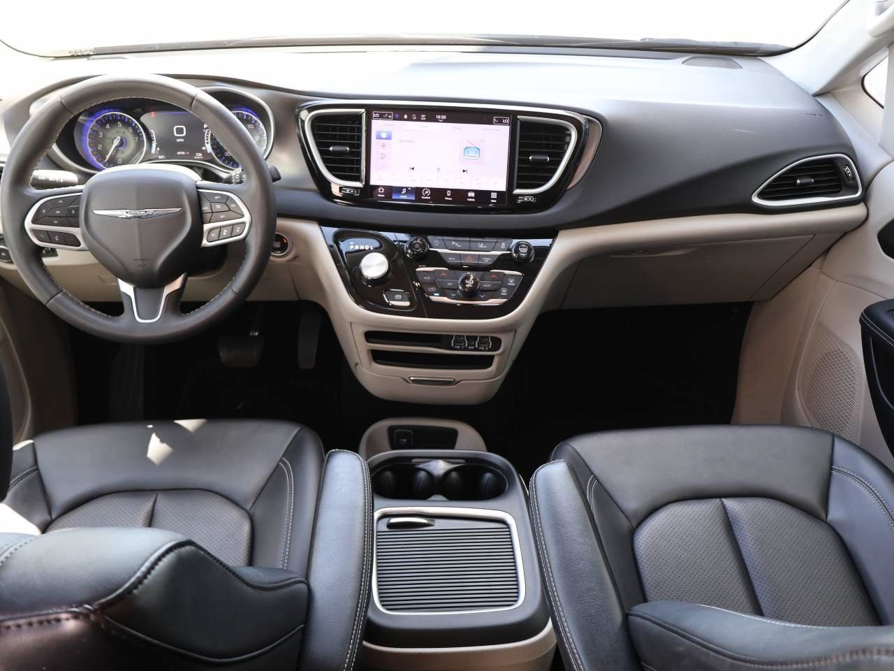 Used 2024 Chrysler Pacifica Touring-L FWD image 13