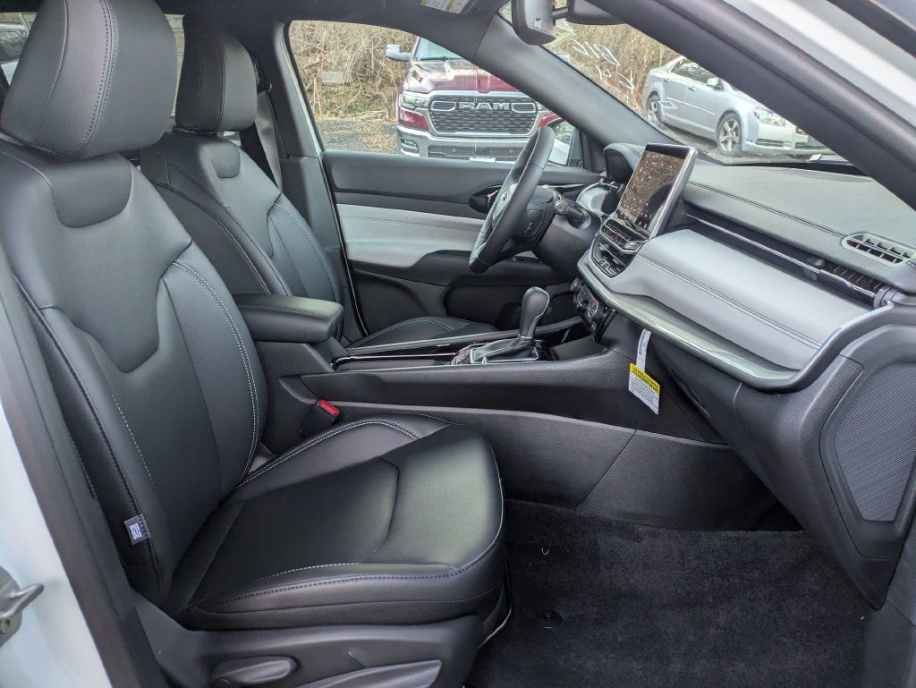 Used 2026 Jeep Compass Limited AWD/4WD image 29