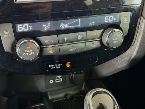 Used 2019 Nissan Rogue SL w/ Premium Package FWD image 24