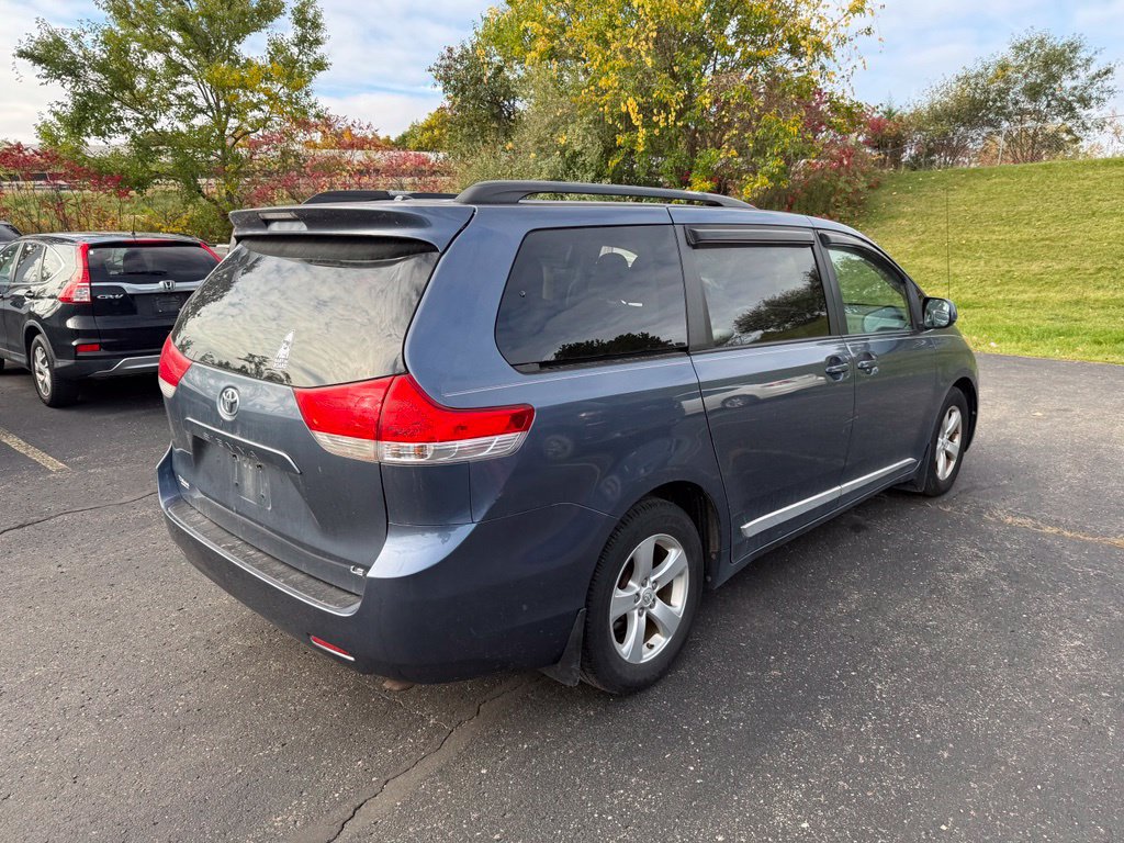 Used 2013 Toyota Sienna LE w/ Towing Pkg FWD image 3