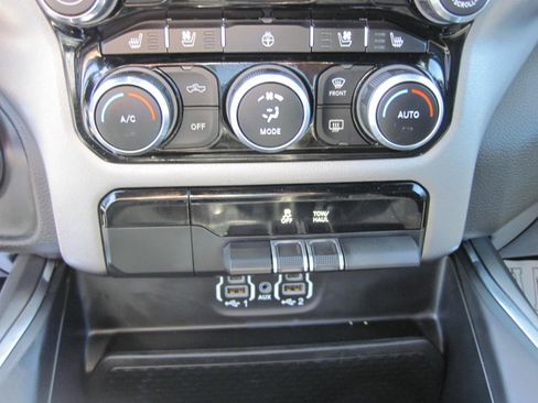 Used 2024 RAM 1500 Laramie AWD/4WD image 22