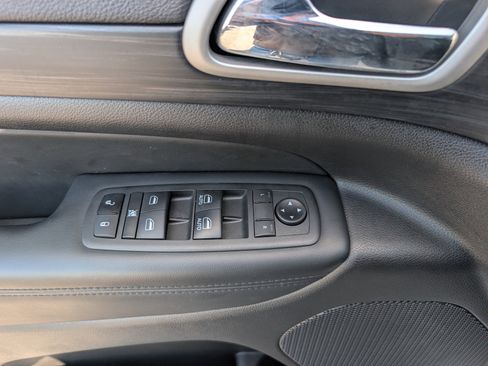Used 2021 Jeep Grand Cherokee Laredo X AWD/4WD image 21