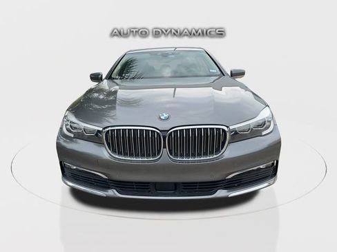 Used 2018 BMW 740i image 7