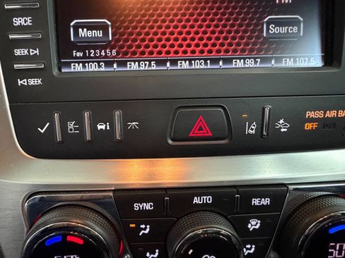 Used 2014 GMC Acadia SLT w/ Technology Package AWD/4WD image 19
