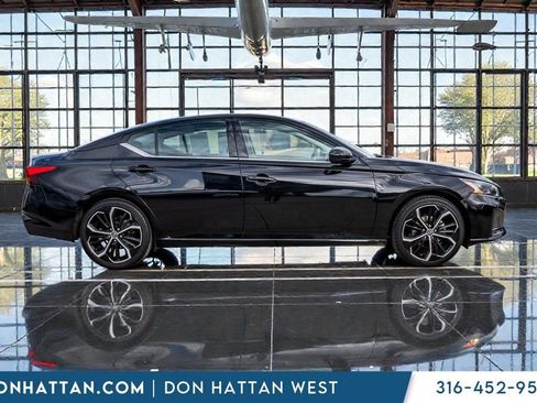 Used 2024 Nissan Altima 2.5 SR FWD image 33