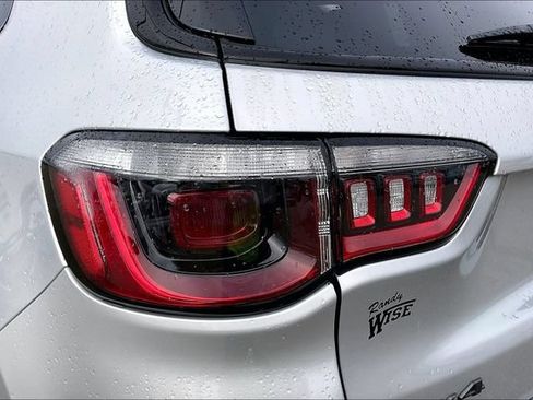 Used 2025 Jeep Compass Trailhawk AWD/4WD image 29