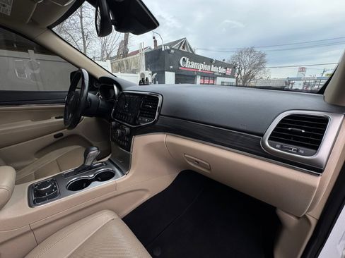 Used 2019 Jeep Grand Cherokee Limited w/ Luxury Group II image 41