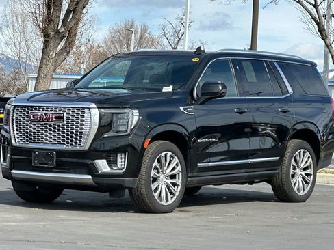 Used 2021 GMC Yukon Denali w/ Denali Premium Package image 8