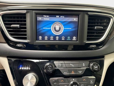 Used 2019 Chrysler Pacifica Touring Plus FWD image 25