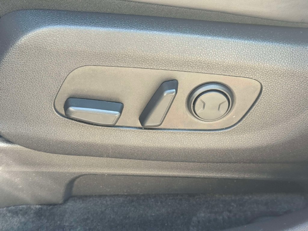 Used 2024 Kia Carnival EX FWD image 17