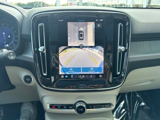 Certified 2024 Volvo XC40 B5 Plus w/ Protection Package Premier AWD/4WD image 26