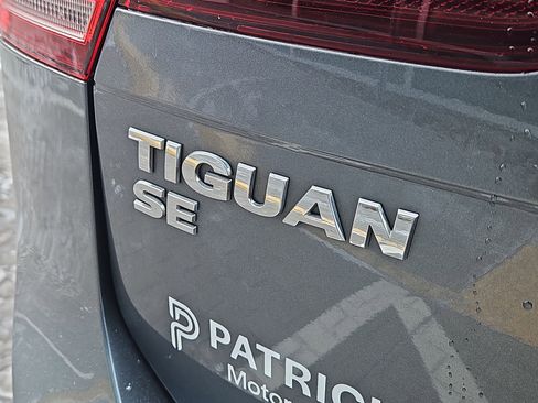 Certified 2021 Volkswagen Tiguan SE w/ Panoramic Sunroof Package image 6