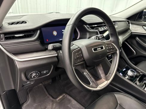 Used 2021 Jeep Grand Cherokee L Limited w/ Luxury Tech Group II AWD/4WD image 18