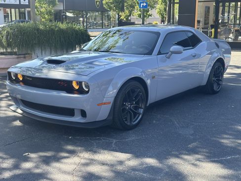 Used 2021 Dodge Challenger R/T Scat Pack RWD image 3