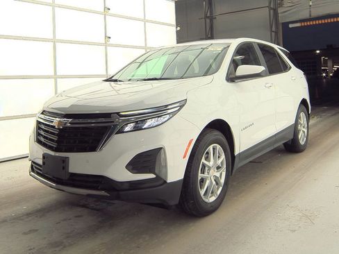 Used 2022 Chevrolet Equinox LT image 2