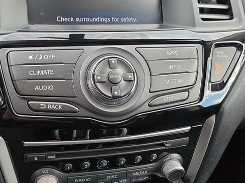 Used 2017 Nissan Pathfinder SV AWD/4WD image 16