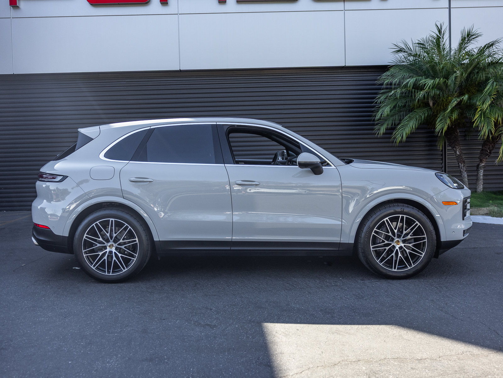 Certified 2024 Porsche Cayenne AWD/4WD image 8