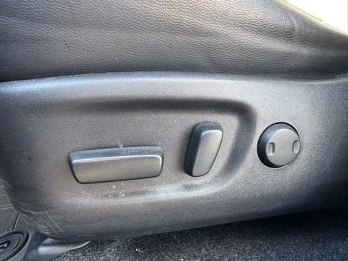 Used 2018 Toyota RAV4 Limited AWD/4WD image 17