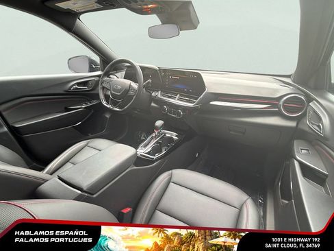 Used 2025 Chevrolet Trax RS w/ Sunroof Package FWD image 29
