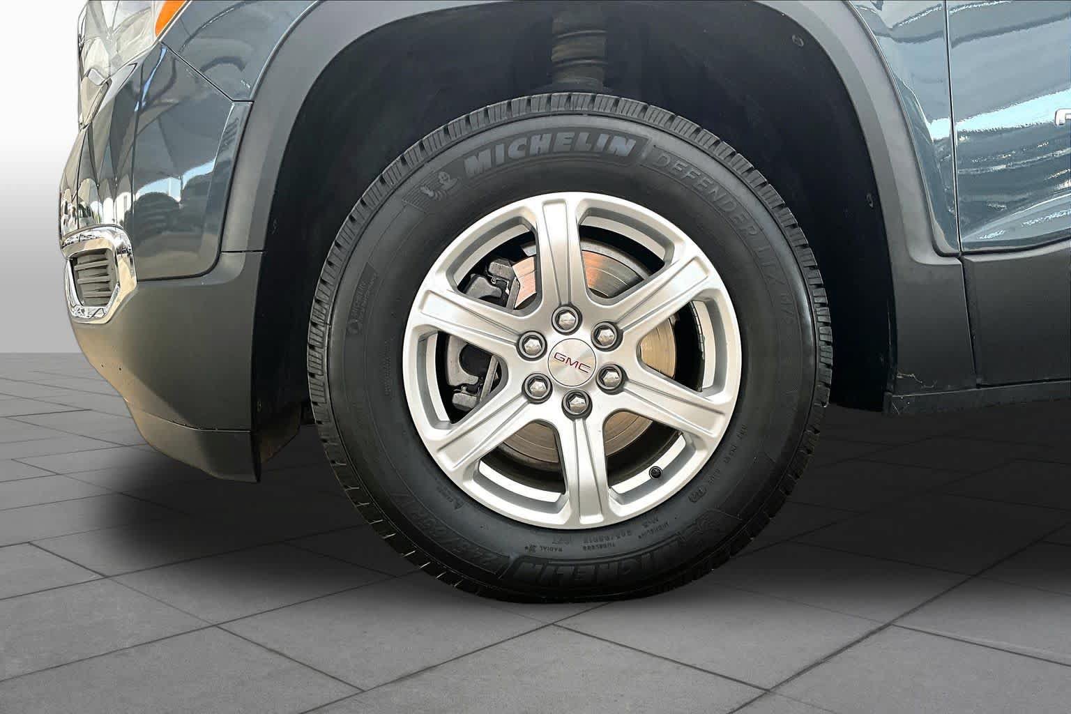 Used 2019 GMC Acadia SLE FWD image 11