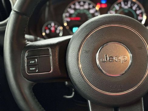 Used 2016 Jeep Wrangler Unlimited Sahara AWD/4WD image 27