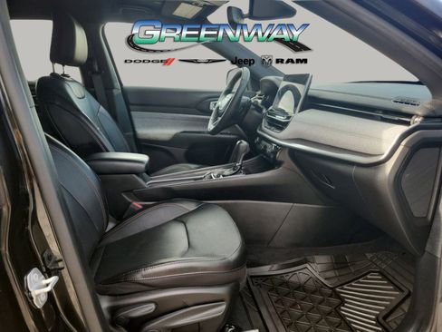 Used 2023 Jeep Compass Latitude image 10