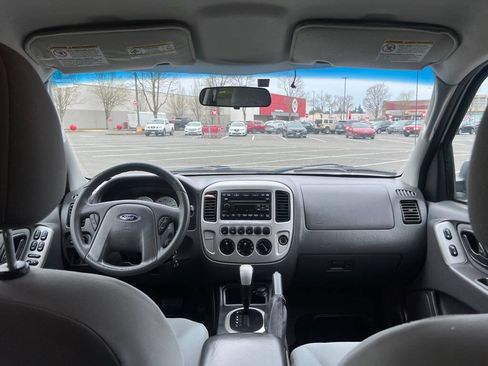 Used 2006 Ford Escape 4WD Hybrid image 11
