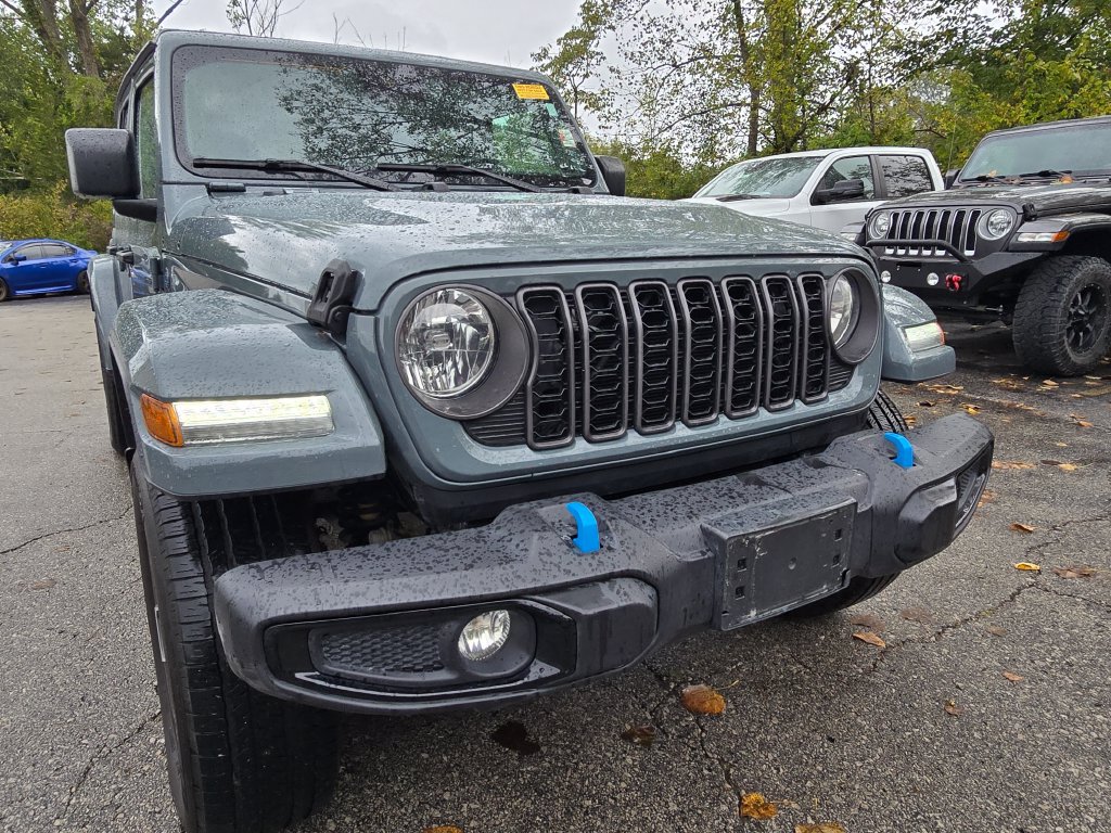 Used 2024 Jeep Wrangler Unlimited w/ Convenience Group AWD/4WD image 11
