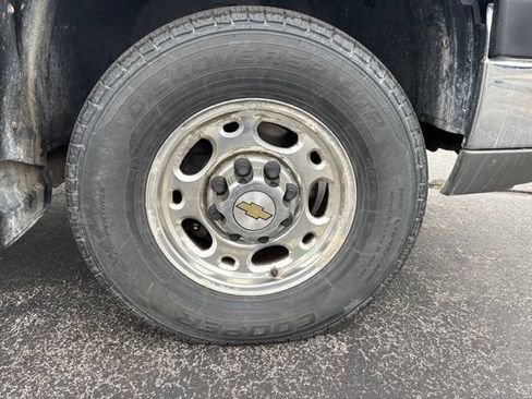 Used 2004 Chevrolet Silverado 2500 LS w/ Snow Plow Prep Package AWD/4WD image 15