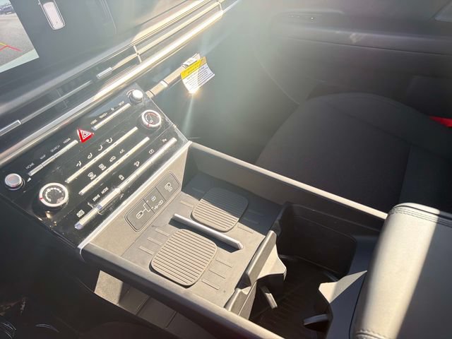 Used 2025 Hyundai Santa Fe SE FWD image 19