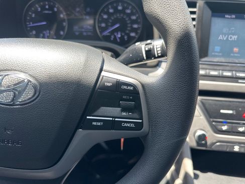 Used 2017 Hyundai Elantra SE FWD image 30