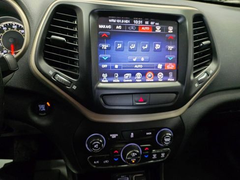 Used 2016 Jeep Cherokee Limited AWD/4WD image 23