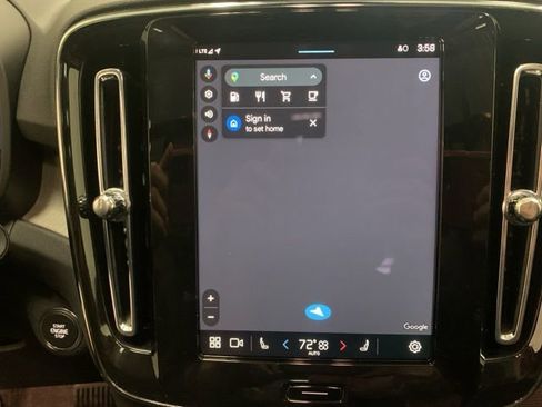 Used 2025 Volvo XC40 B5 Plus image 19