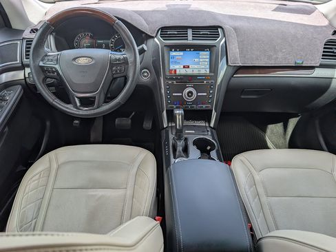 Used 2018 Ford Explorer Platinum AWD/4WD image 25