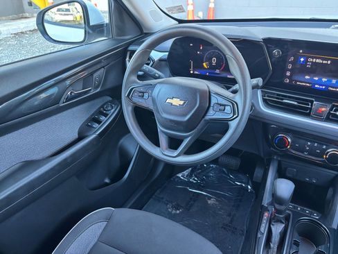 Used 2025 Chevrolet TrailBlazer LT image 30