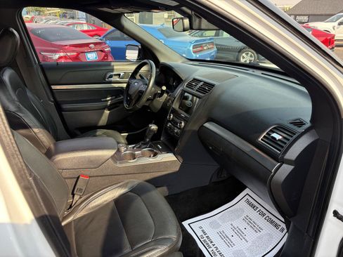Used 2018 Ford Explorer XLT w/ Equipment Group 202A AWD/4WD image 24