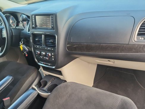 Used 2019 Dodge Grand Caravan SE FWD image 14