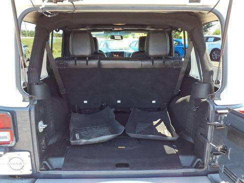 Used 2017 Jeep Wrangler Unlimited Sahara w/ Quick Order Package 24E Chief AWD/4WD image 12