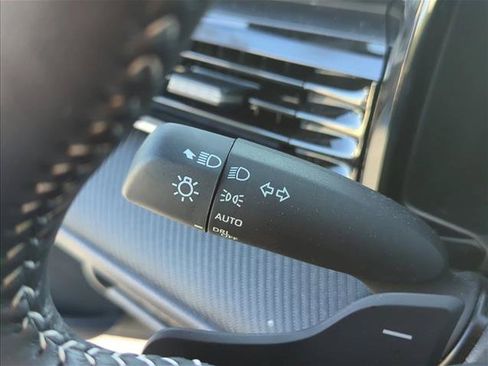 Used 2025 Toyota Camry SE FWD image 17