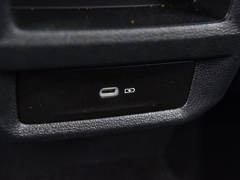 Certified 2025 Volkswagen Taos SE FWD image 23