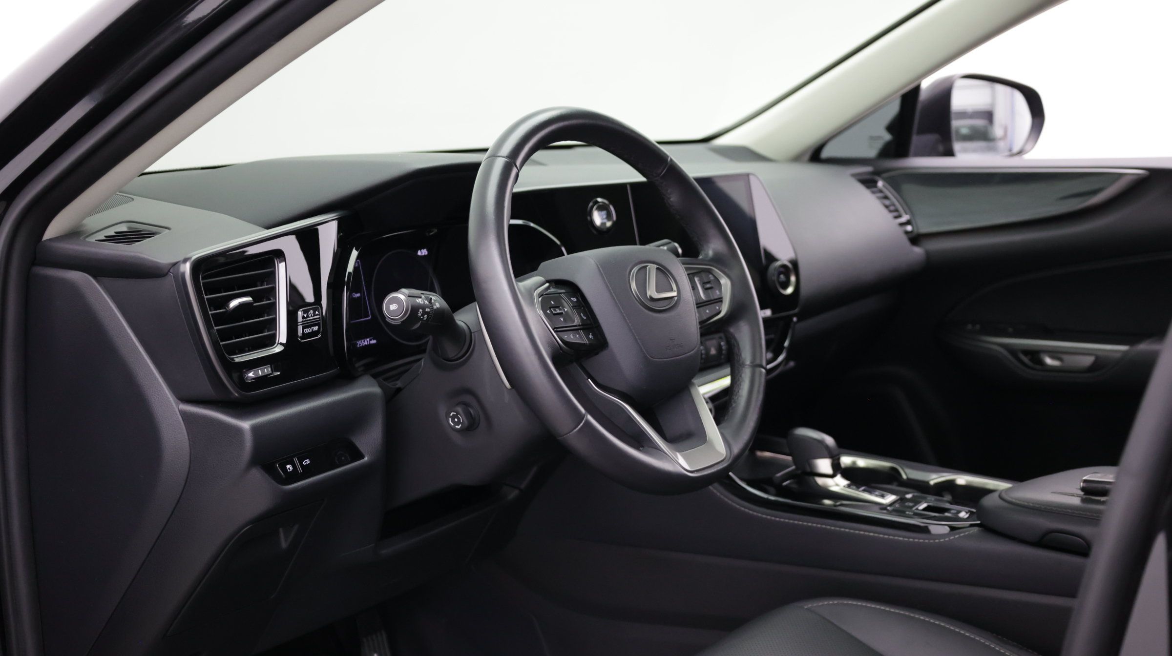 Used 2025 Lexus NX 250 FWD w/ Towing Package (2000 Lbs) image 13