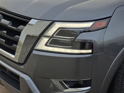 Used 2024 Nissan Armada SL w/ Captain's Chairs Package image 40