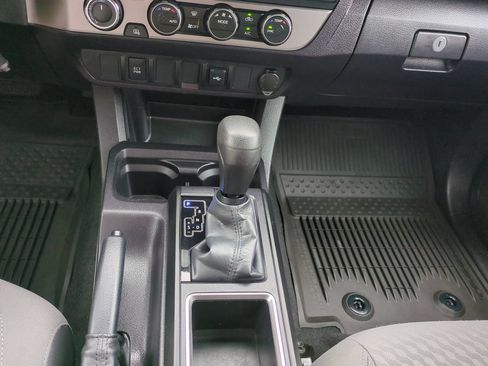Used 2022 Toyota Tacoma SR w/ SX Package AWD/4WD image 18