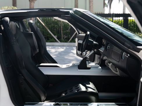 Used 2005 Ford GT RWD image 41