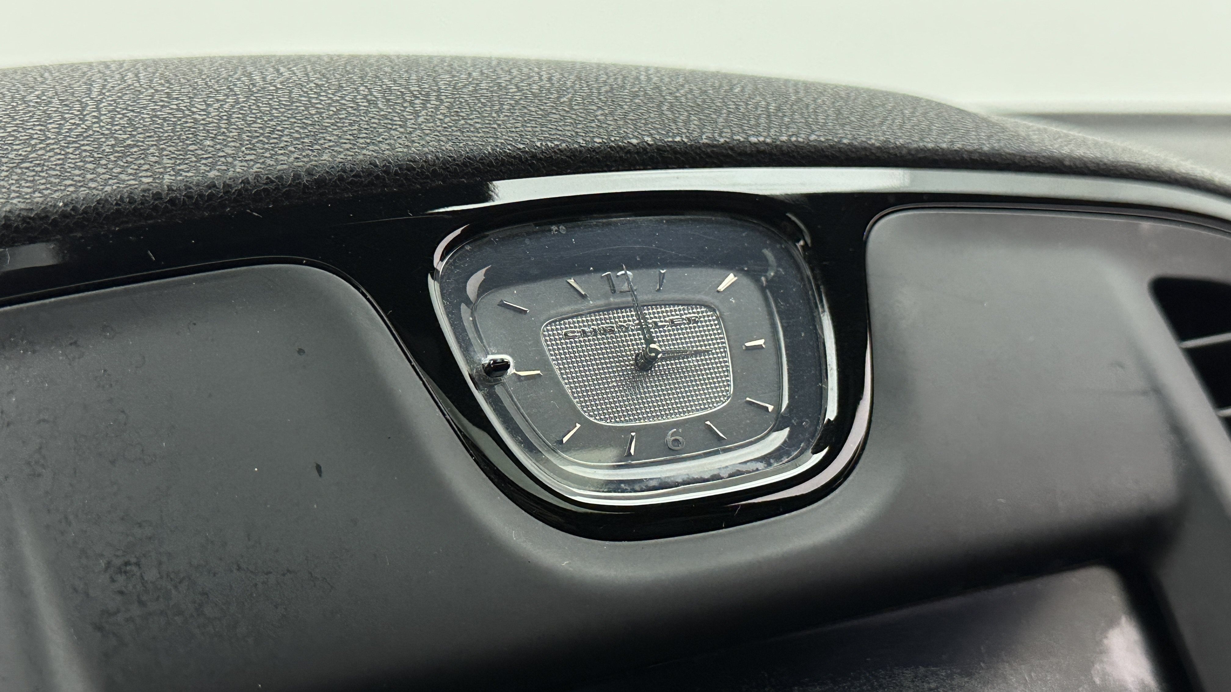 Used 2018 Chrysler 300 S w/ 300S Premium Group RWD image 27