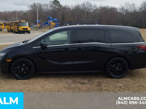 Used 2023 Honda Odyssey Sport image 11