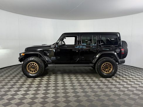 Used 2025 Jeep Wrangler Unlimited Sahara AWD/4WD image 11