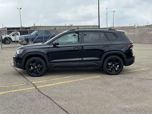 New 2026 Volkswagen Taos SE AWD/4WD image 2